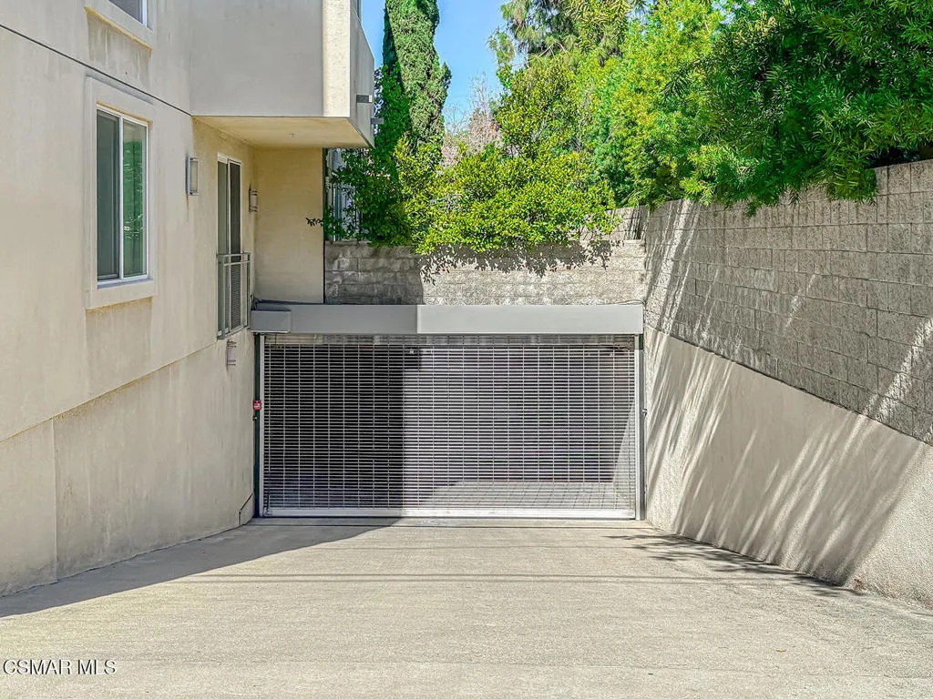 4644 Coldwater Canyon Avenue 102, Studio City, California 91604 home-pic-44