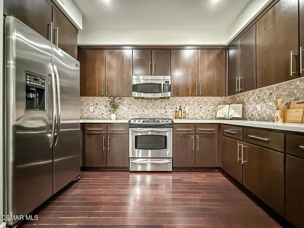 4644 Coldwater Canyon Avenue 102, Studio City, California 91604 home-pic-17