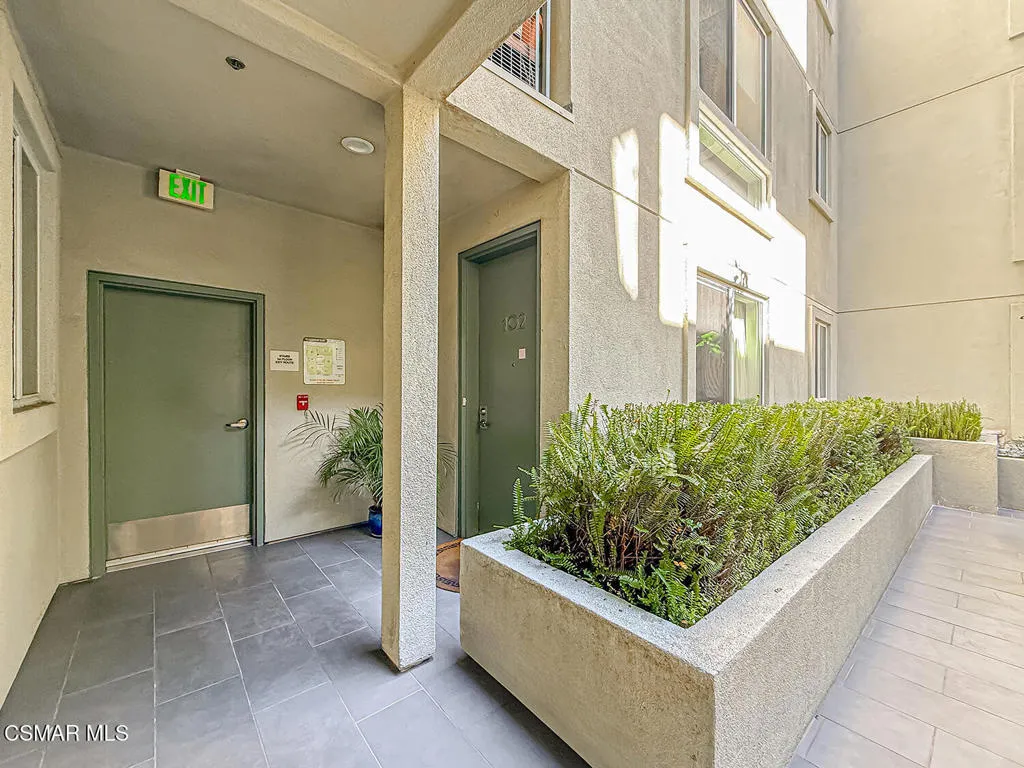 4644 Coldwater Canyon Avenue 102, Studio City, California 91604 home-pic-5