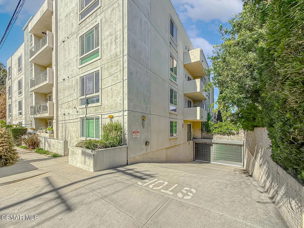 4644 Coldwater Canyon Avenue 102, Studio City, California 91604 home-pic-43