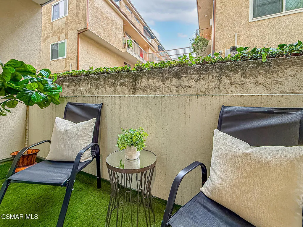 4644 Coldwater Canyon Avenue 102, Studio City, California 91604 home-pic-12