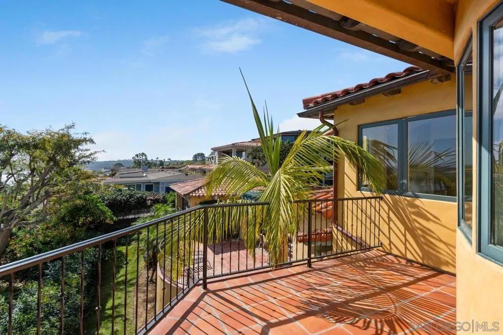 3235 Harbor View Dr, San Diego, California 92106 home-pic-34