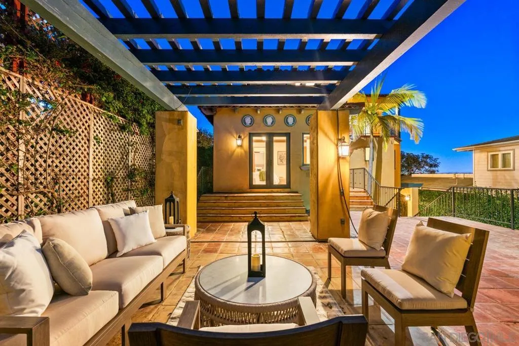 3235 Harbor View Dr, San Diego, California 92106 home-pic-8