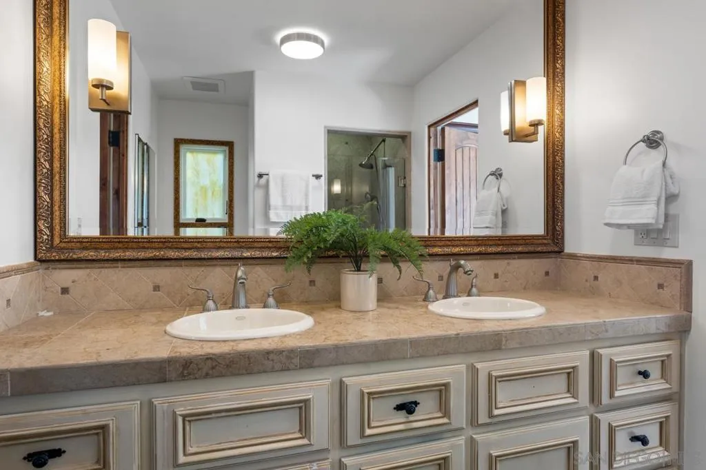 3235 Harbor View Dr, San Diego, California 92106 home-pic-45
