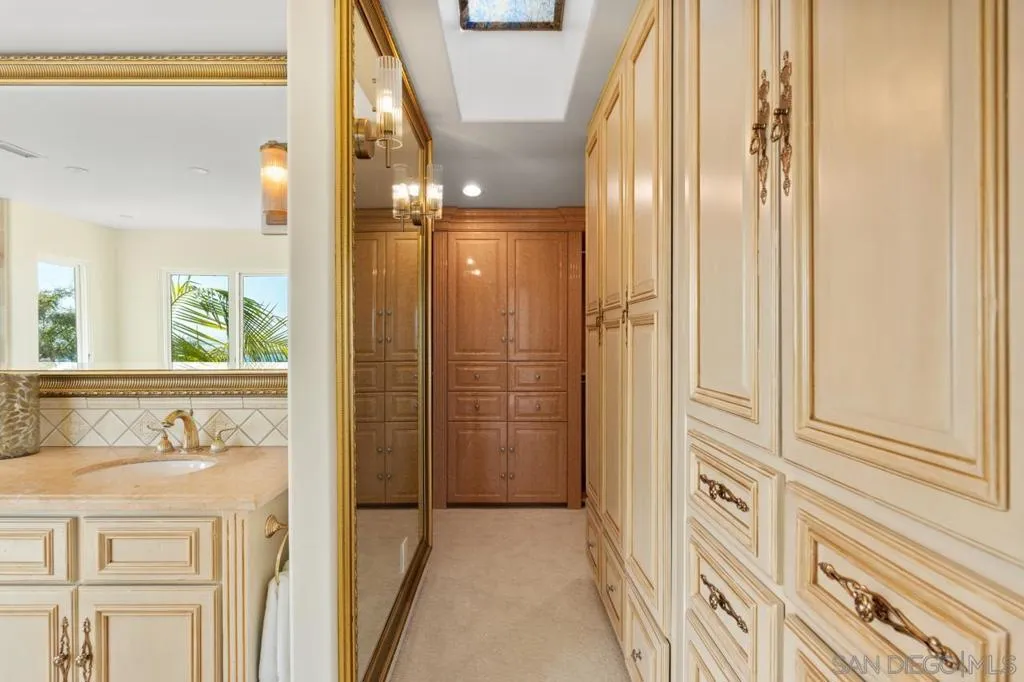 3235 Harbor View Dr, San Diego, California 92106 home-pic-38
