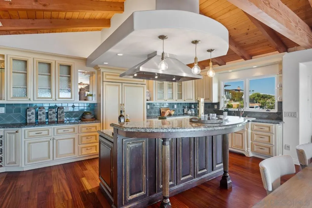 3235 Harbor View Dr, San Diego, California 92106 home-pic-25