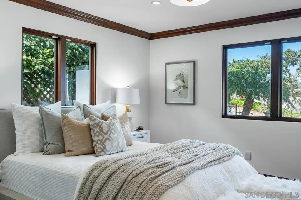 3235 Harbor View Dr, San Diego, California 92106 home-pic-47
