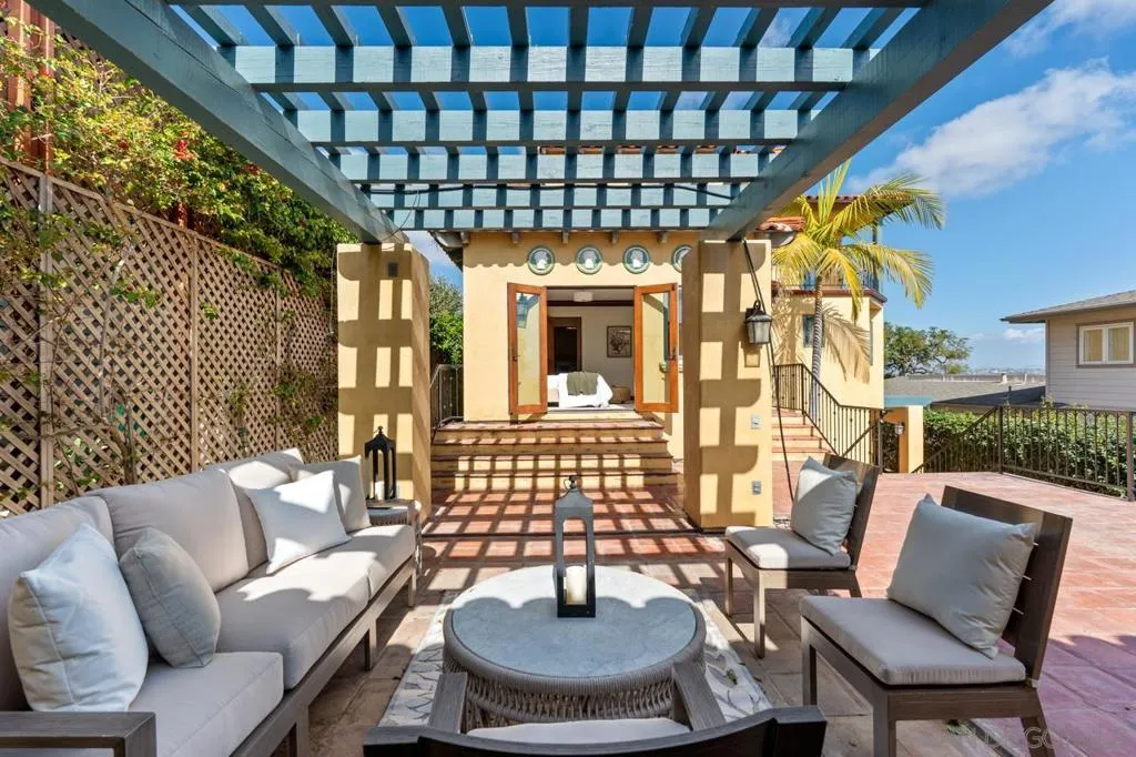 3235 Harbor View Dr, San Diego, California 92106 home-pic-48