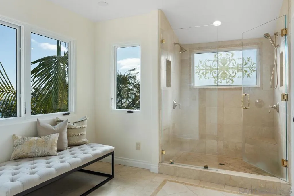 3235 Harbor View Dr, San Diego, California 92106 home-pic-36
