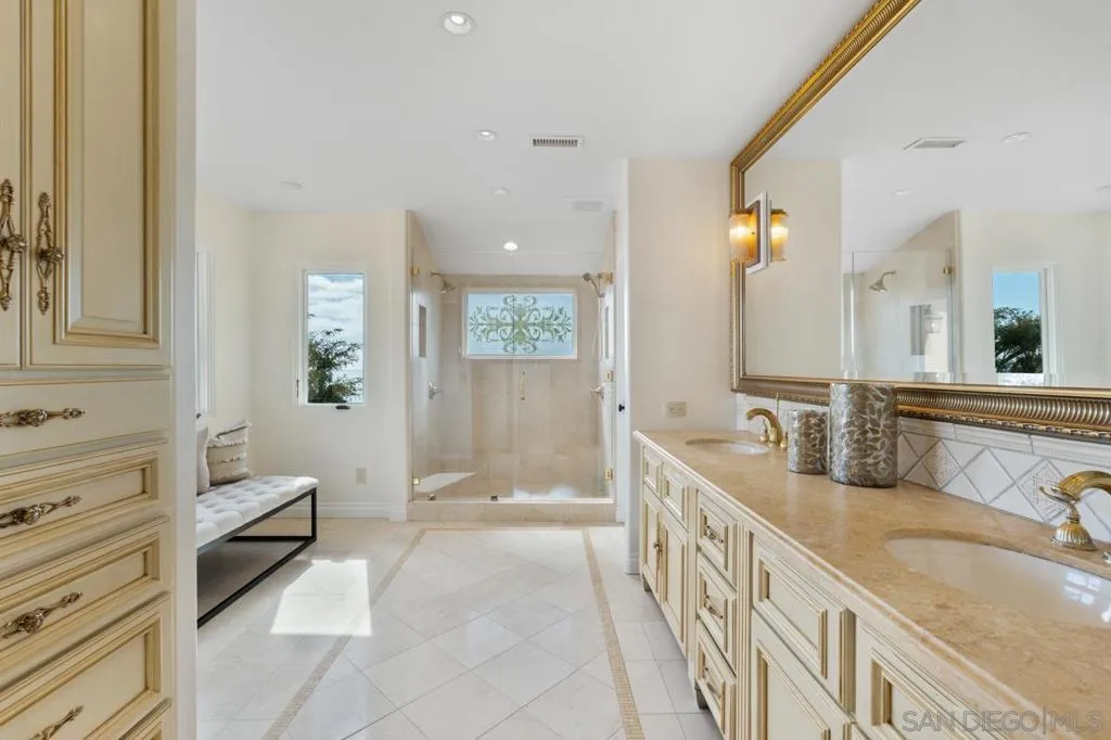 3235 Harbor View Dr, San Diego, California 92106 home-pic-35