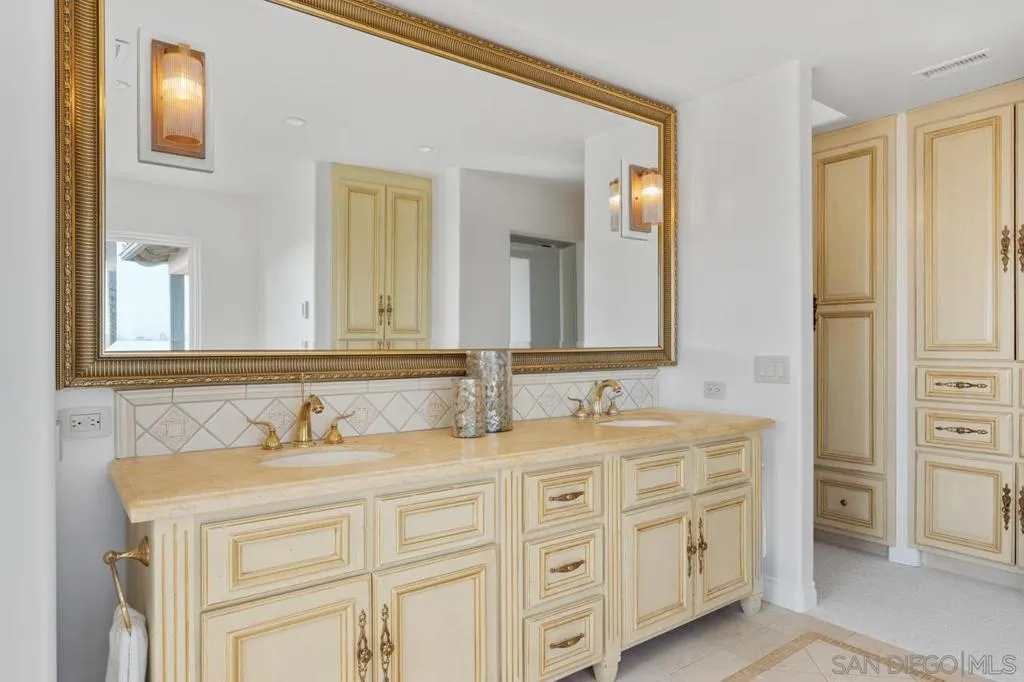3235 Harbor View Dr, San Diego, California 92106 home-pic-37