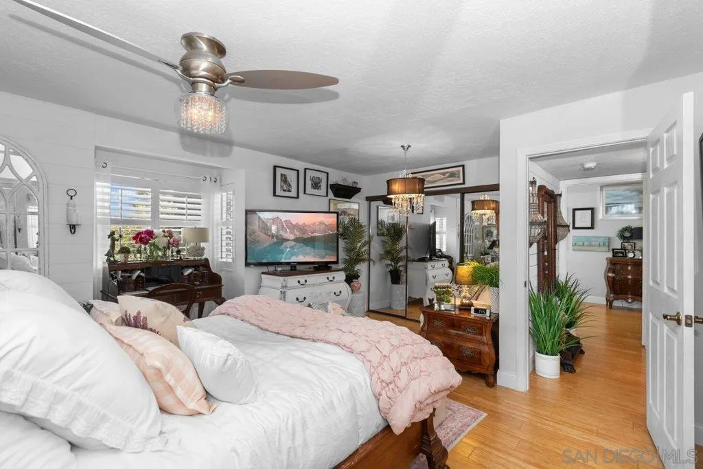 4011 Layang Layang Cir F, Carlsbad, California 92008 home-pic-32