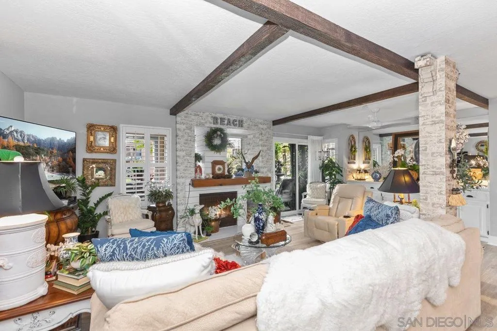 4011 Layang Layang Cir F, Carlsbad, California 92008 home-pic-10