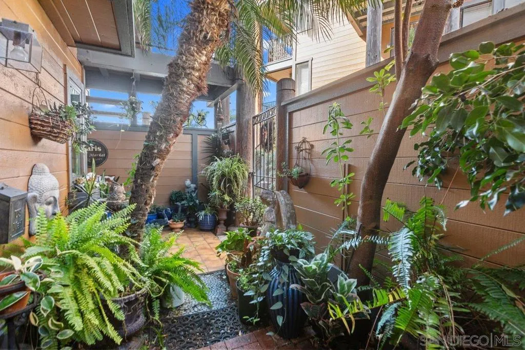 4011 Layang Layang Cir F, Carlsbad, California 92008 home-pic-6