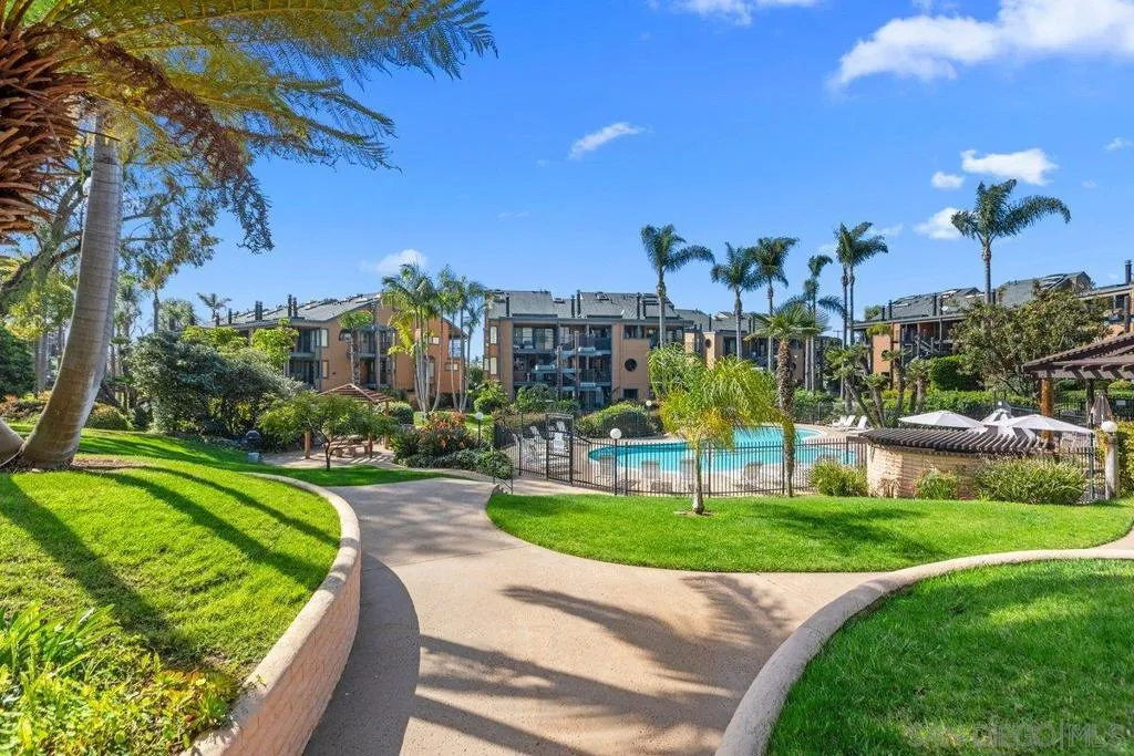 4011 Layang Layang Cir F, Carlsbad, California 92008 home-pic-42