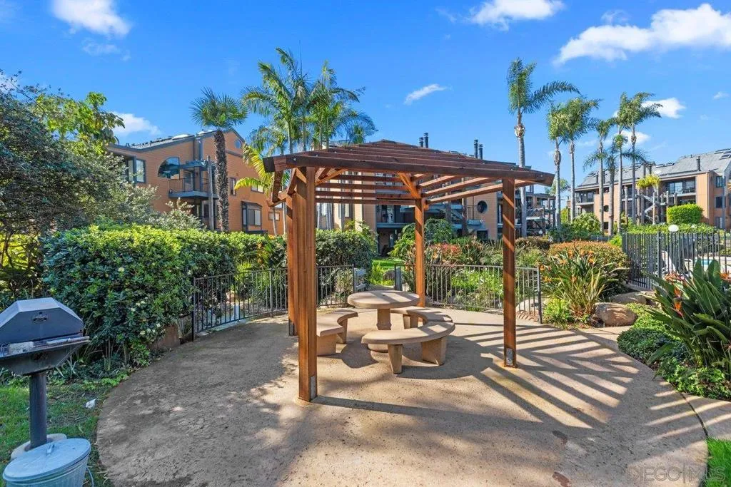 4011 Layang Layang Cir F, Carlsbad, California 92008 home-pic-45