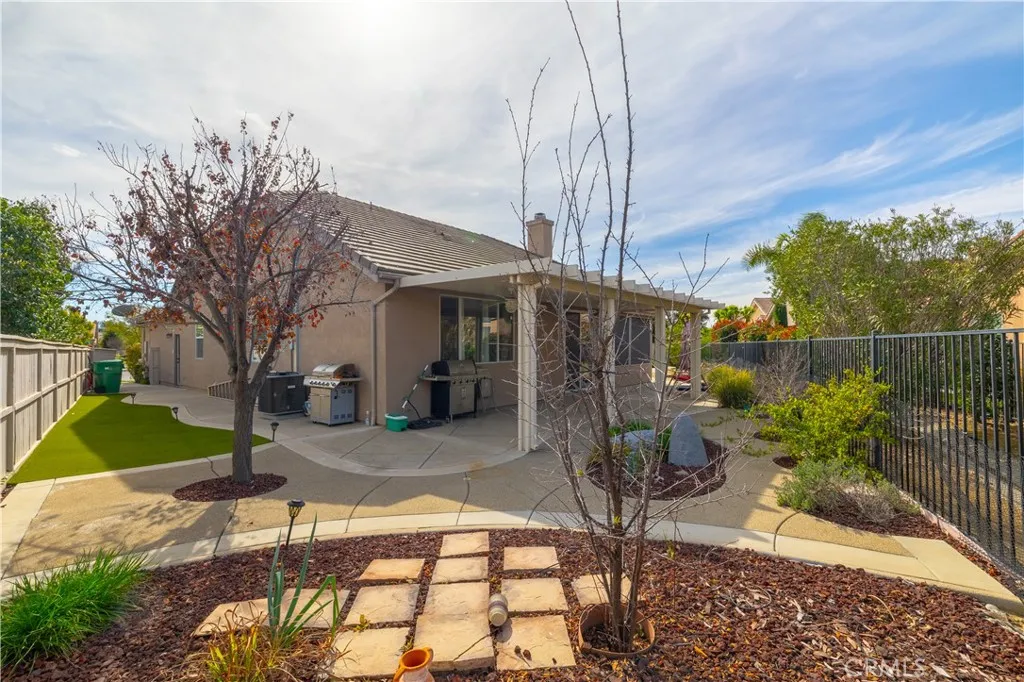 Large Sideyard