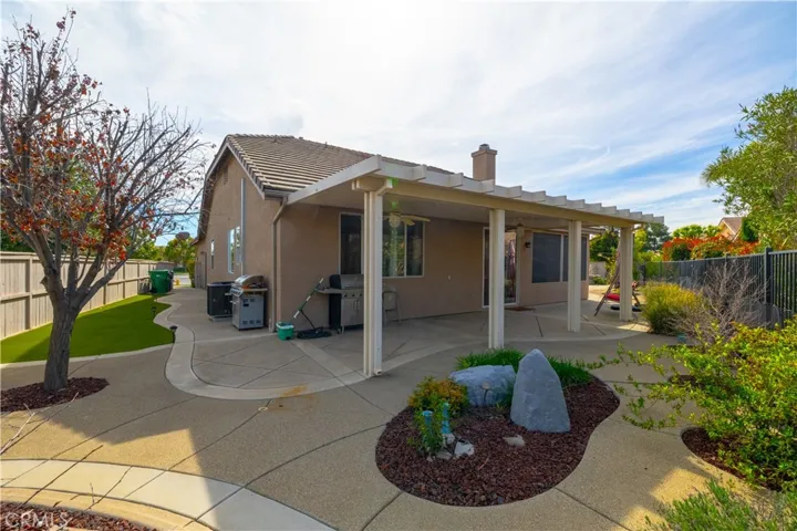 Large Side yard