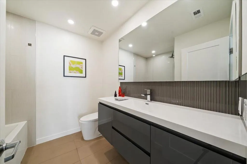 23-Primary Bathroom
