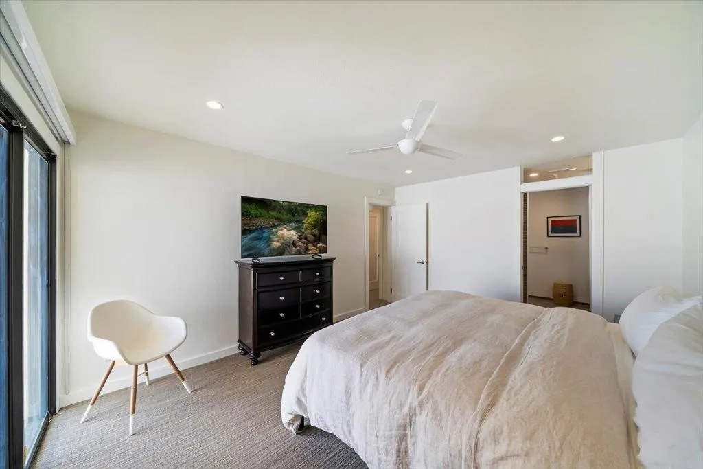 18-Primary Bedroom