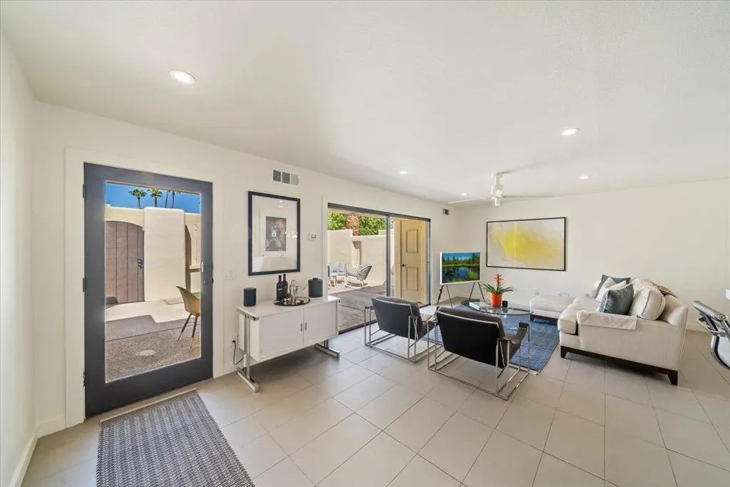10-Foyer to Living Room