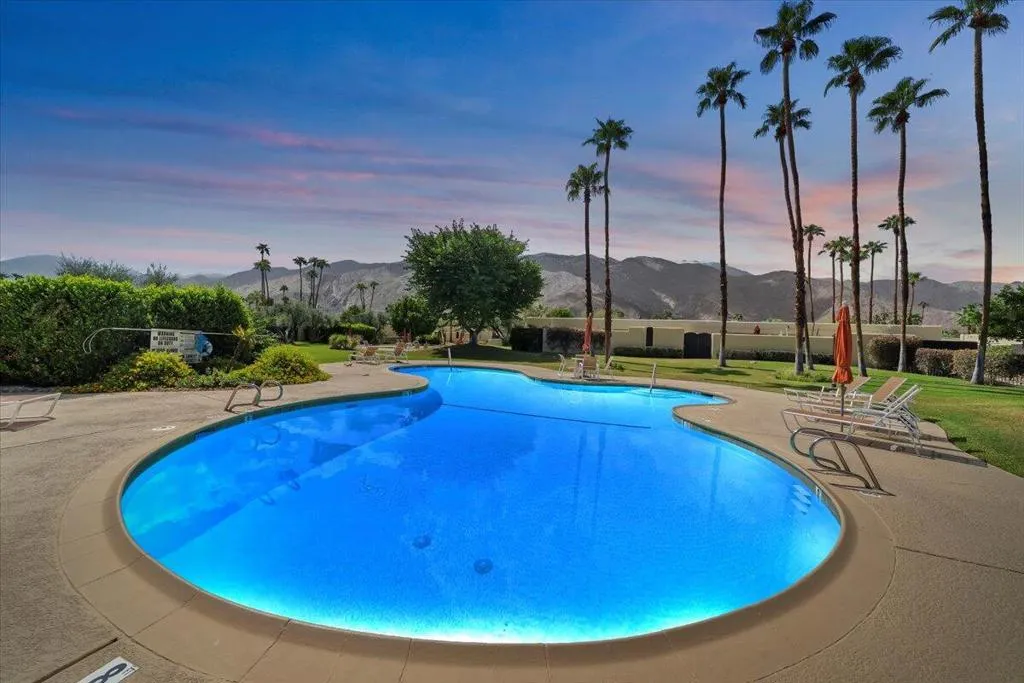 30-Community Pool