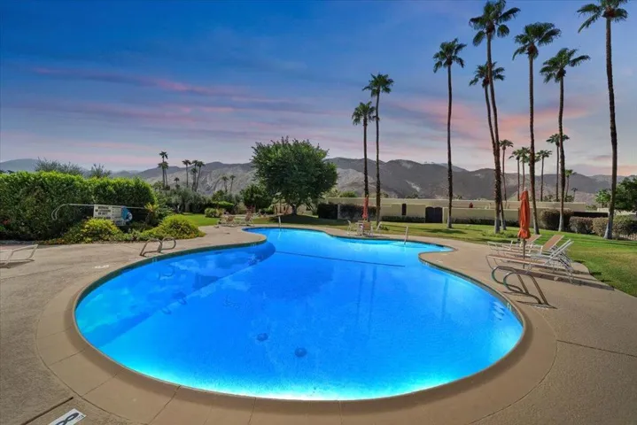 30-Community Pool
