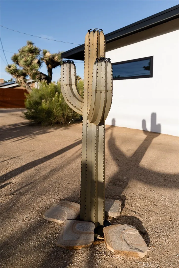 7422 Joshua, Yucca Valley, California 92284 home-pic-46