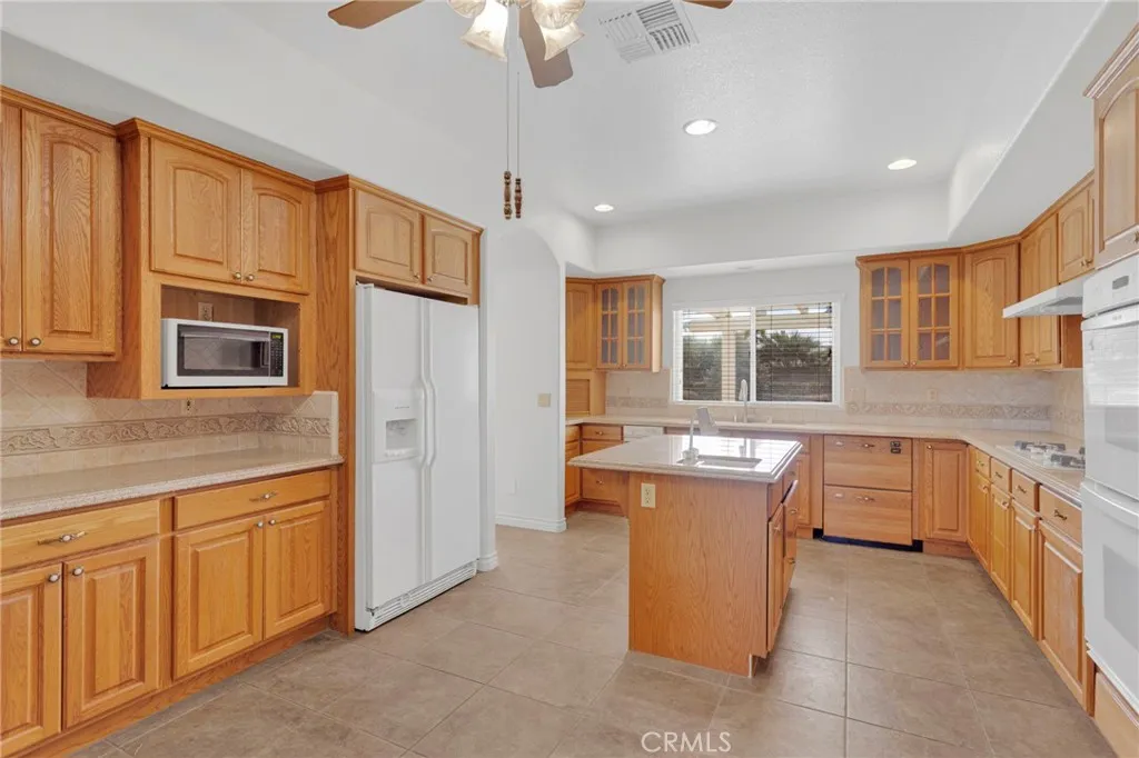 19265 Kanbridge, Apple Valley, California 92308 home-pic-15