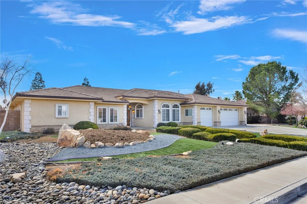 19265 Kanbridge, Apple Valley, California 92308 home-pic-4