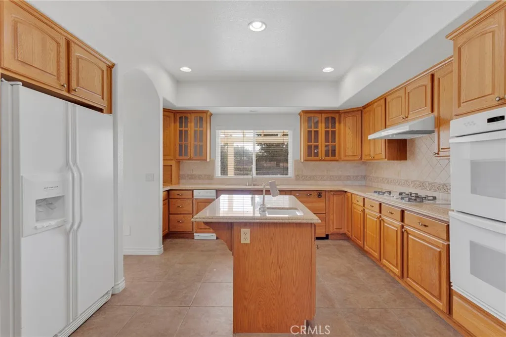 19265 Kanbridge, Apple Valley, California 92308 home-pic-16