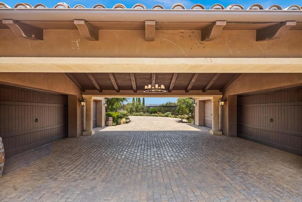 8287 Run Of The Knolls, San Diego, California 92127 home-pic-66