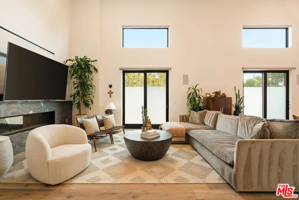 1333 Beverly Green Drive 301, Los Angeles, California 90035 home-pic-7