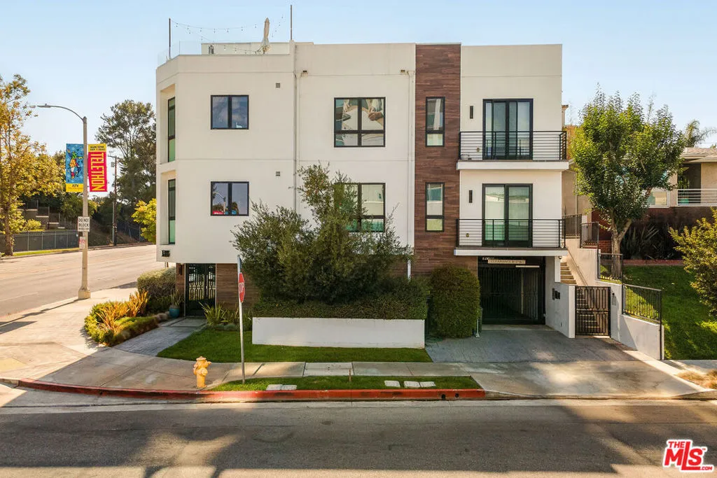 1333 Beverly Green Drive 301, Los Angeles, California 90035 home-pic-43