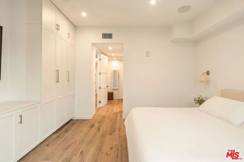 1333 Beverly Green Drive 301, Los Angeles, California 90035 home-pic-28