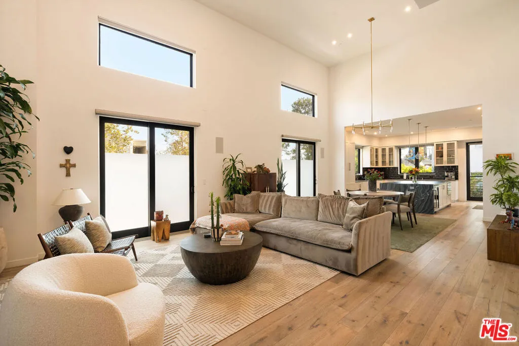 1333 Beverly Green Drive 301, Los Angeles, California 90035 home-pic-1