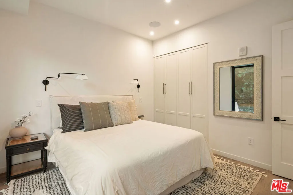 1333 Beverly Green Drive 301, Los Angeles, California 90035 home-pic-31