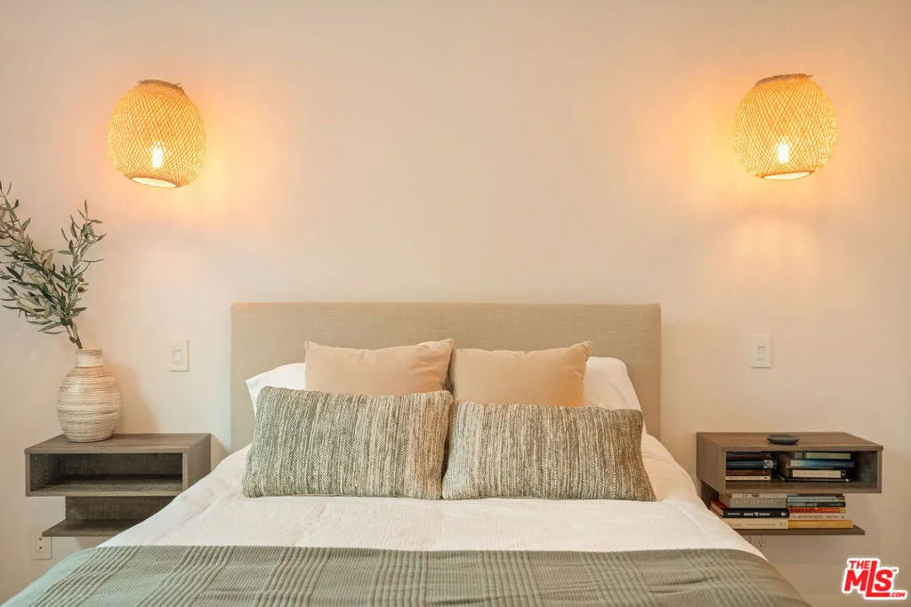 1333 Beverly Green Drive 301, Los Angeles, California 90035 home-pic-23