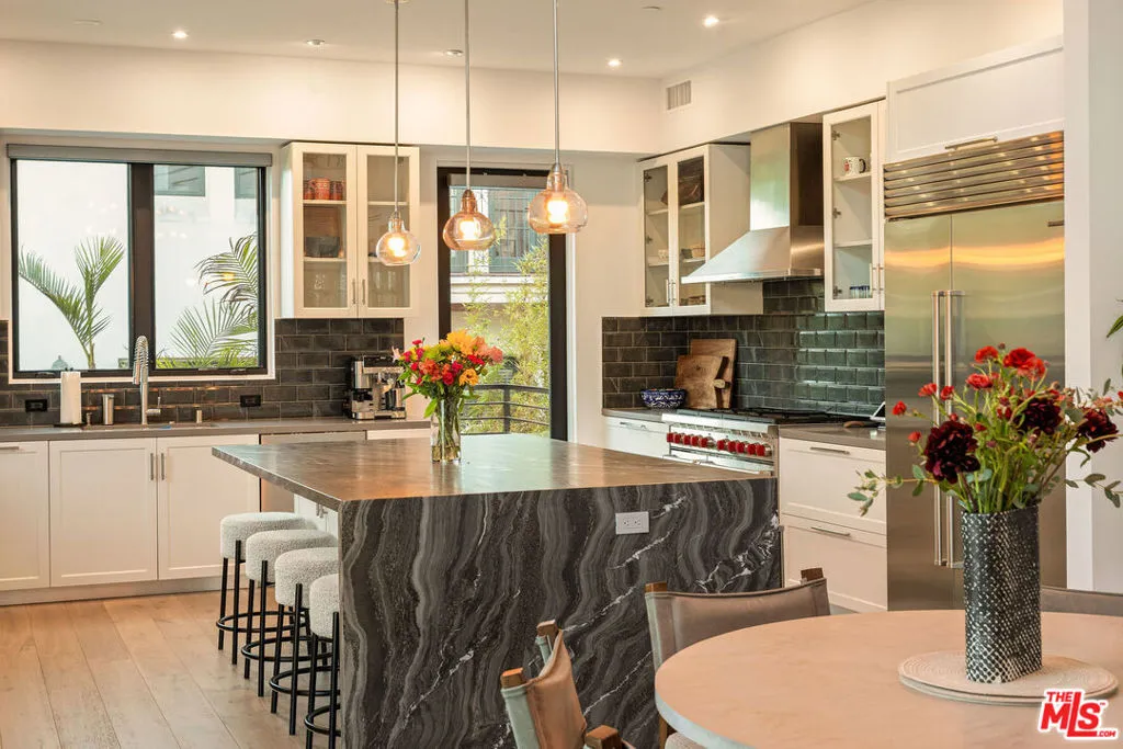 1333 Beverly Green Drive 301, Los Angeles, California 90035 home-pic-15
