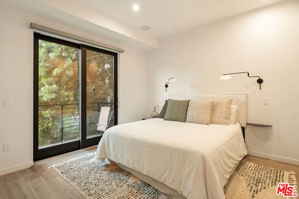 1333 Beverly Green Drive 301, Los Angeles, California 90035 home-pic-32