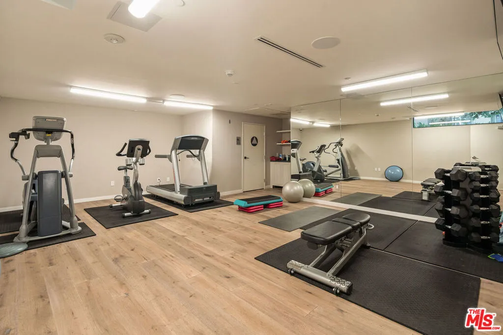 1333 Beverly Green Drive 301, Los Angeles, California 90035 home-pic-42