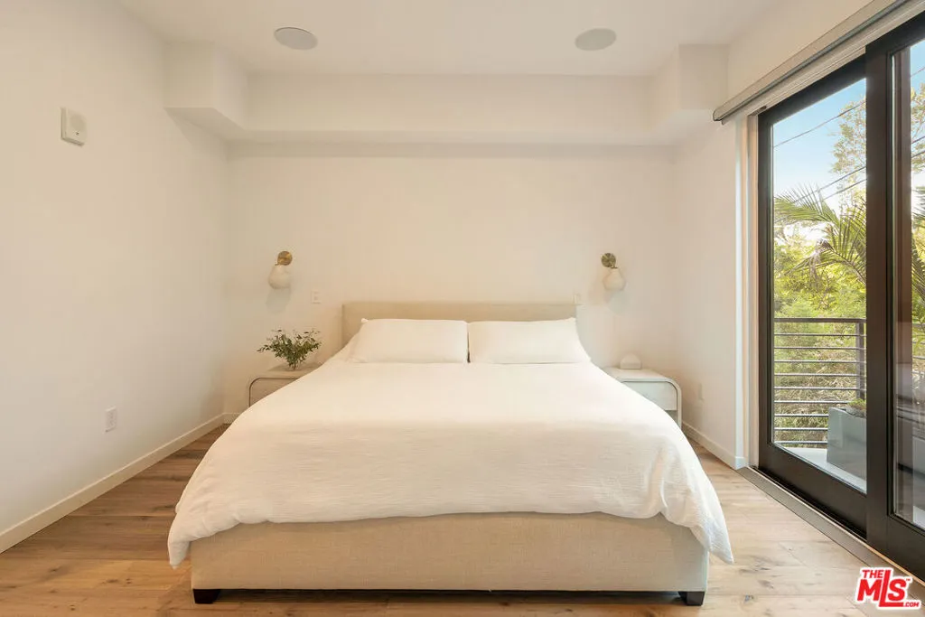 1333 Beverly Green Drive 301, Los Angeles, California 90035 home-pic-27