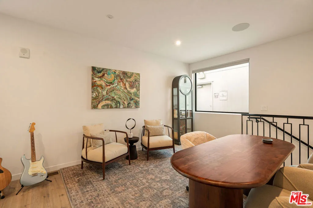 1333 Beverly Green Drive 301, Los Angeles, California 90035 home-pic-36