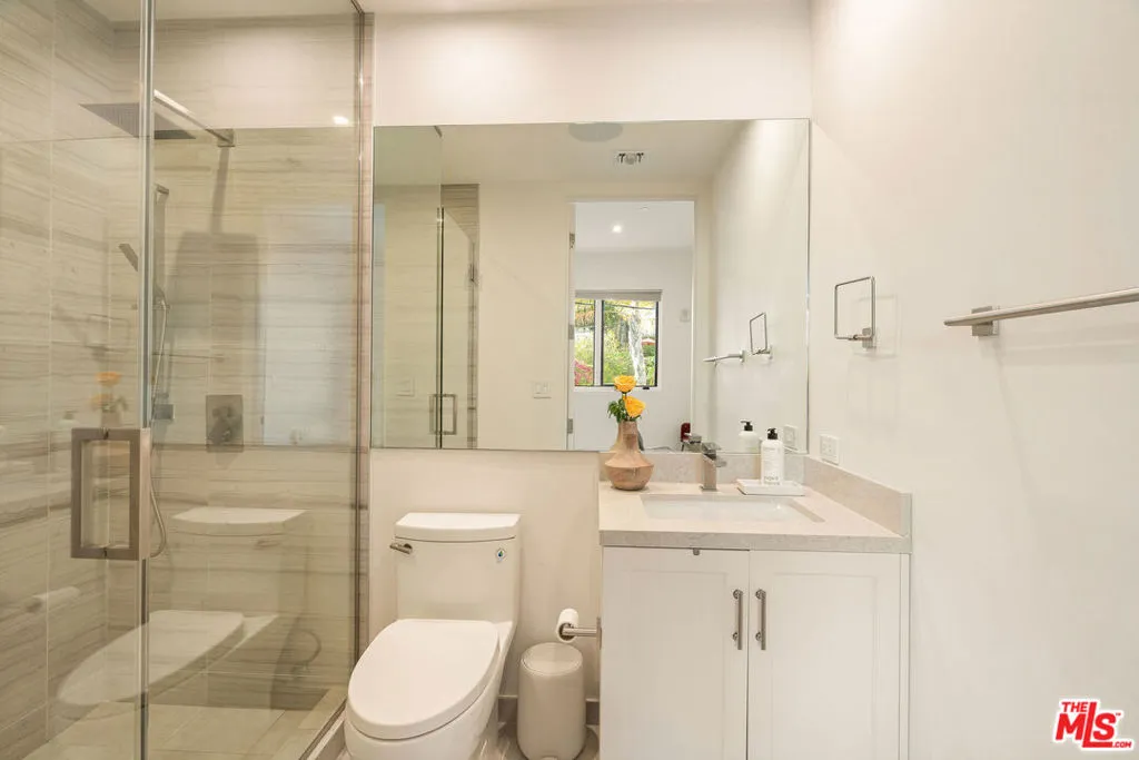 1333 Beverly Green Drive 301, Los Angeles, California 90035 home-pic-33