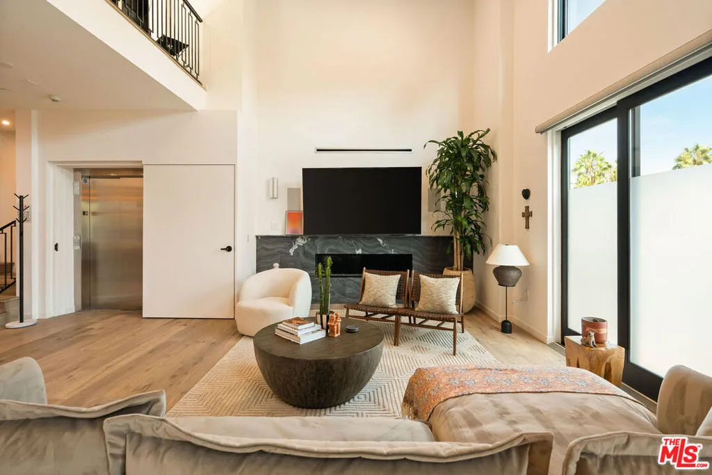 1333 Beverly Green Drive 301, Los Angeles, California 90035 home-pic-9