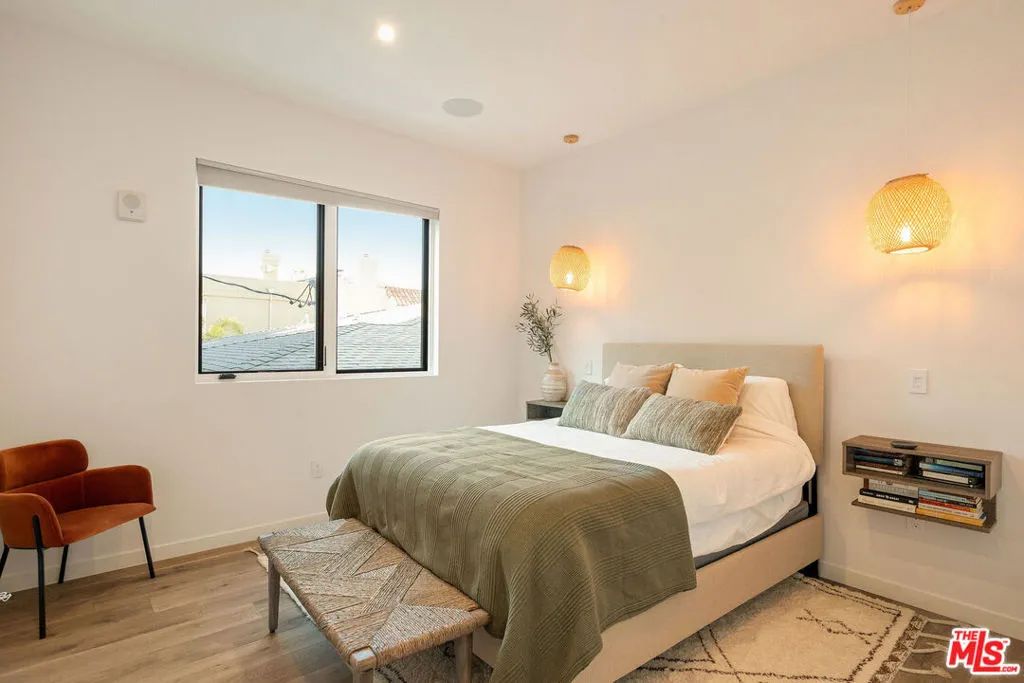 1333 Beverly Green Drive 301, Los Angeles, California 90035 home-pic-24