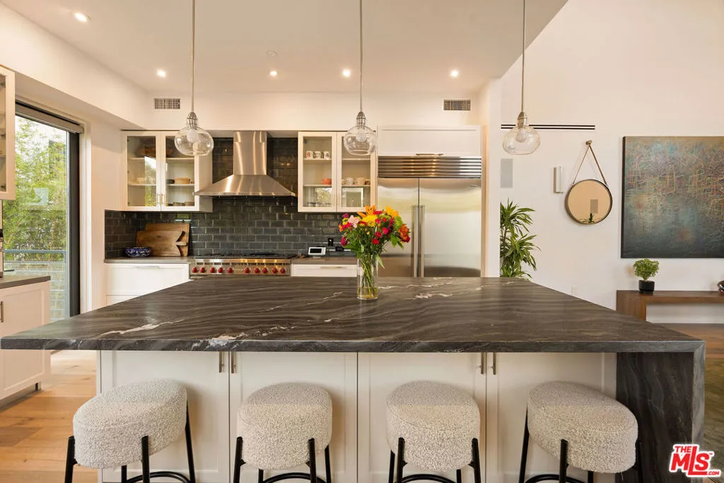 1333 Beverly Green Drive 301, Los Angeles, California 90035 home-pic-14
