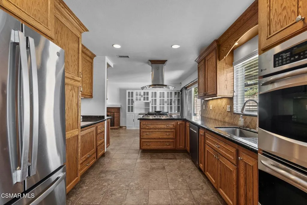 6435 Hazel Circle, Simi Valley, California 93063 home-pic-16