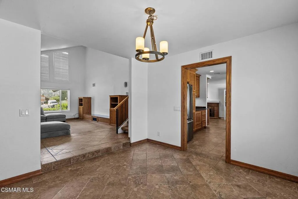 6435 Hazel Circle, Simi Valley, California 93063 home-pic-14