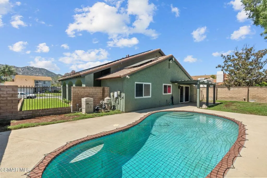 6435 Hazel Circle, Simi Valley, California 93063 home-pic-44